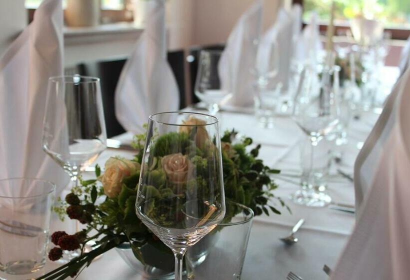 标准间, Zur Moselbrücke