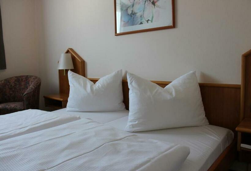 标准间, Zur Moselbrücke