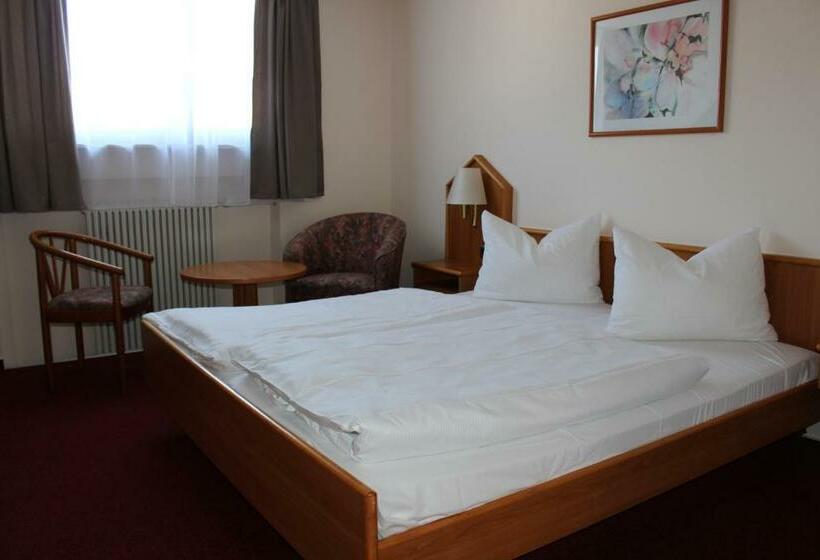 标准间, Zur Moselbrücke