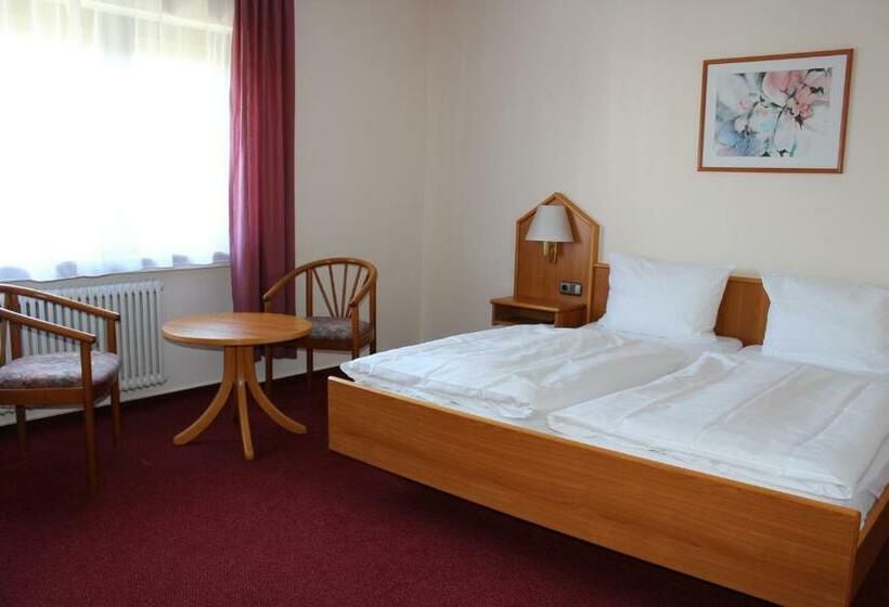 标准间, Zur Moselbrücke