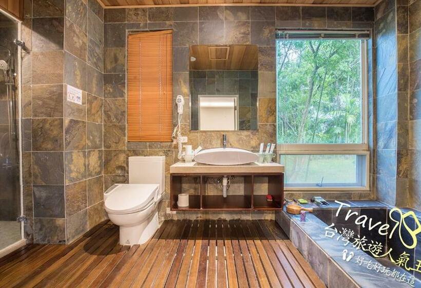 اتاق استاندارد چهارنفره با چشم‌انداز باغ, Tree Lake B&b Hualien