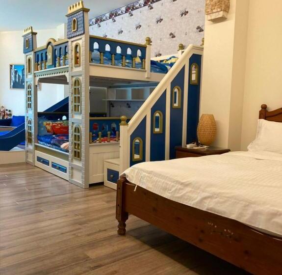 اتاق لوکس چهار تخته, Tree Lake B&b Hualien