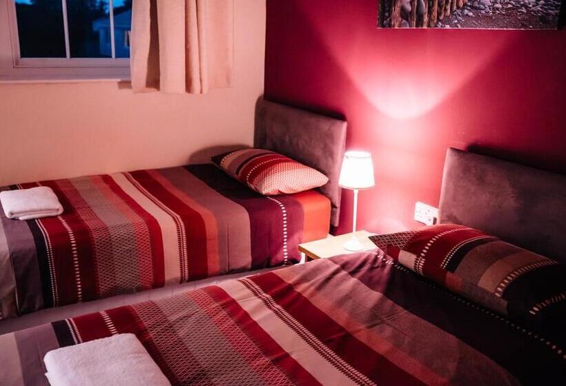 اتاق استاندارد, Jersey Accommodation And Activity Centre