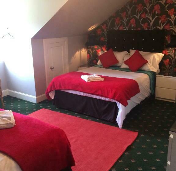 غرفة عائلية, Broom Lodge