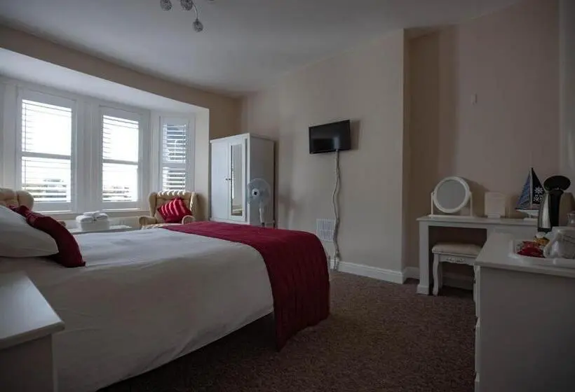 サイドオーシャンビュースタンダードルーム, Claremont Guesthouse