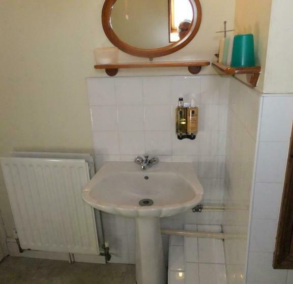 ファミリールーム, Elgin Villa