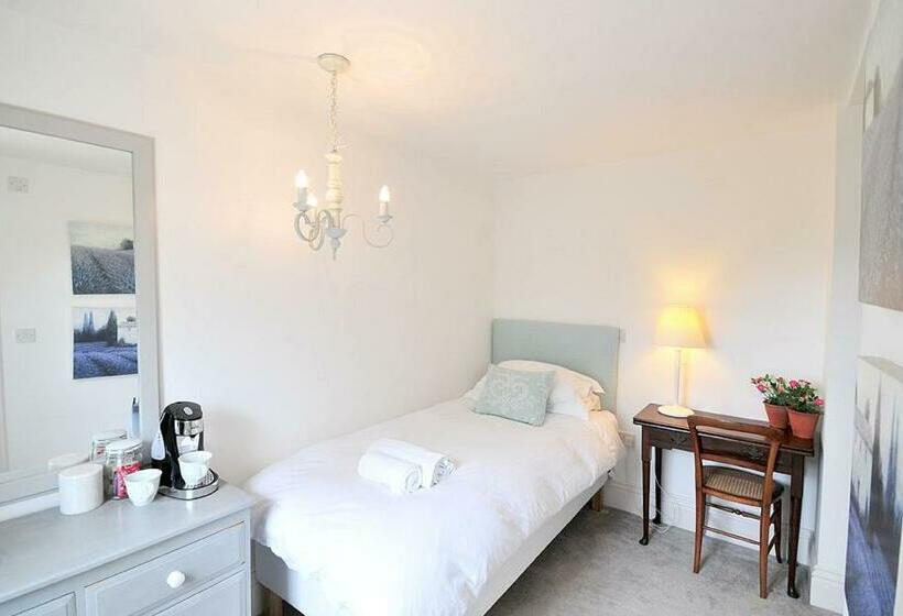 Номер Стандарт Индивидуальный, Poplars Farm