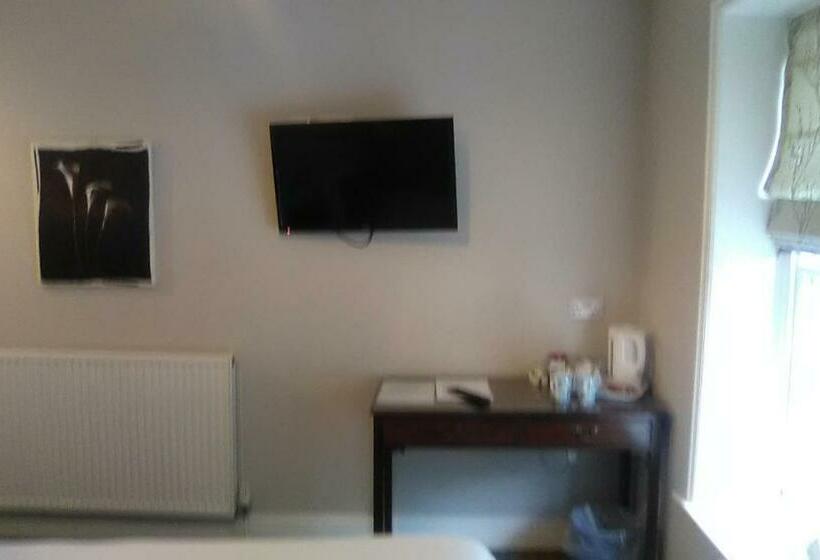 Номер Стандарт, The Boathouse