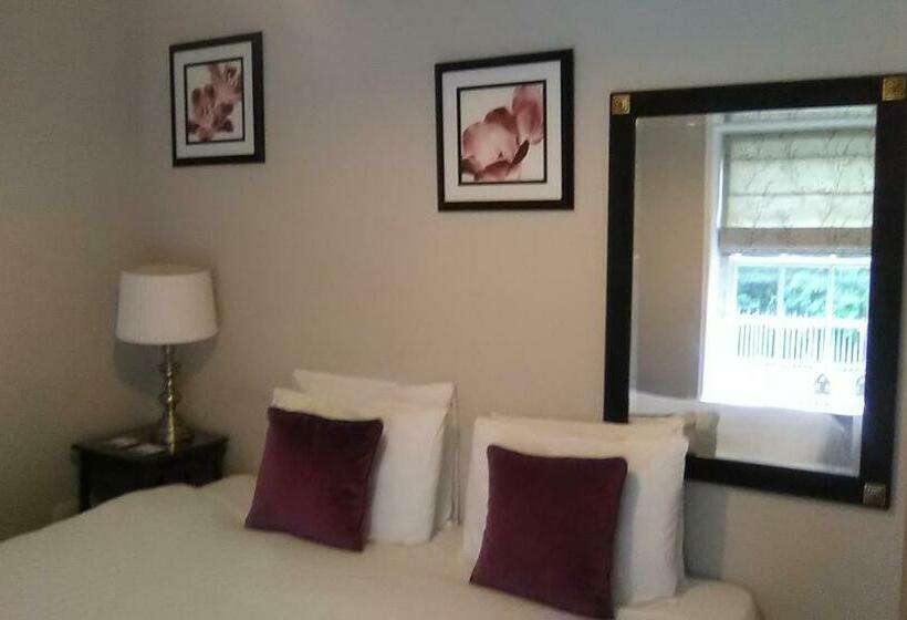 Номер Стандарт, The Boathouse