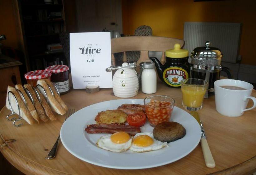 デラックスルーム, The Hive At 52