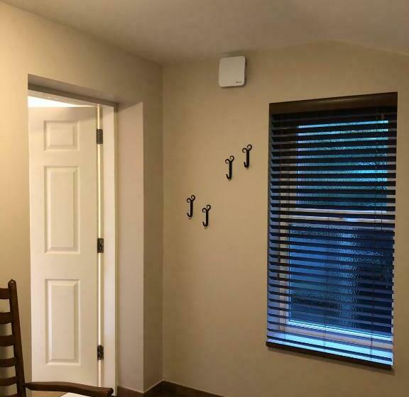 デラックスルーム, The Hive At 52