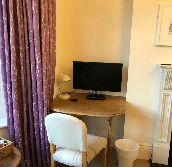 デラックスルーム, The Hive At 52