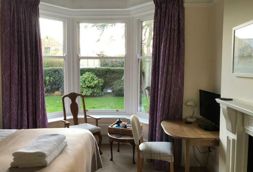 デラックスルーム, The Hive At 52