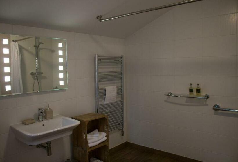 デラックスルーム, The Hive At 52