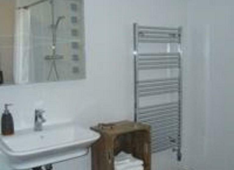 デラックスルーム, The Hive At 52