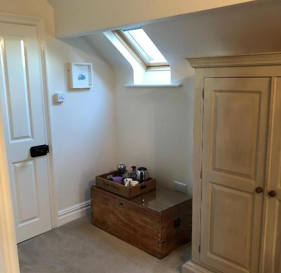 デラックスルーム, The Hive At 52