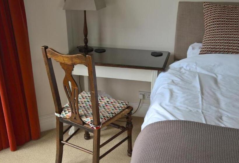 デラックスルーム, The Hive At 52