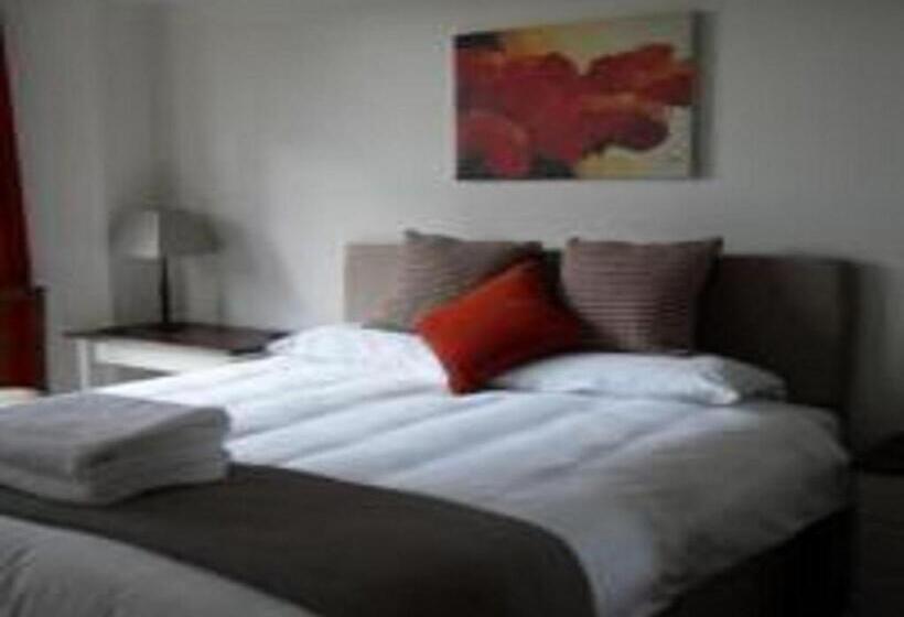 デラックスルーム, The Hive At 52