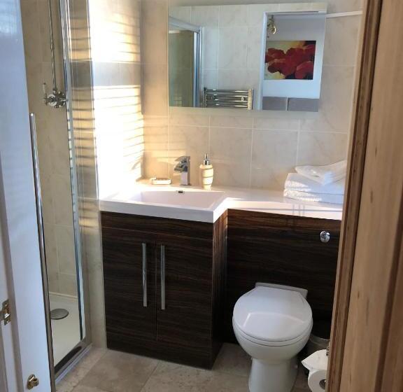 デラックスルーム, The Hive At 52