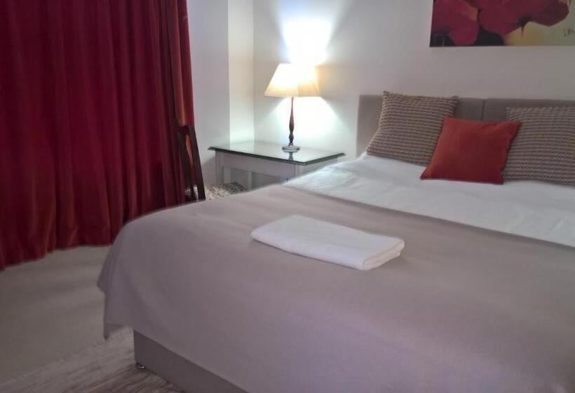 デラックスルーム, The Hive At 52