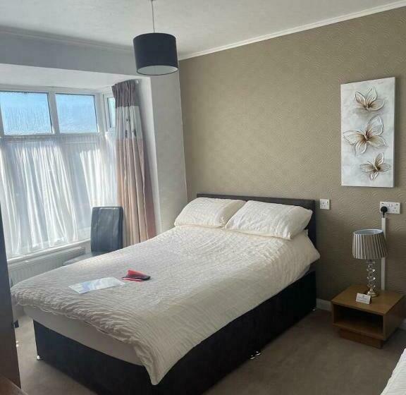Family Suite, The Saxby