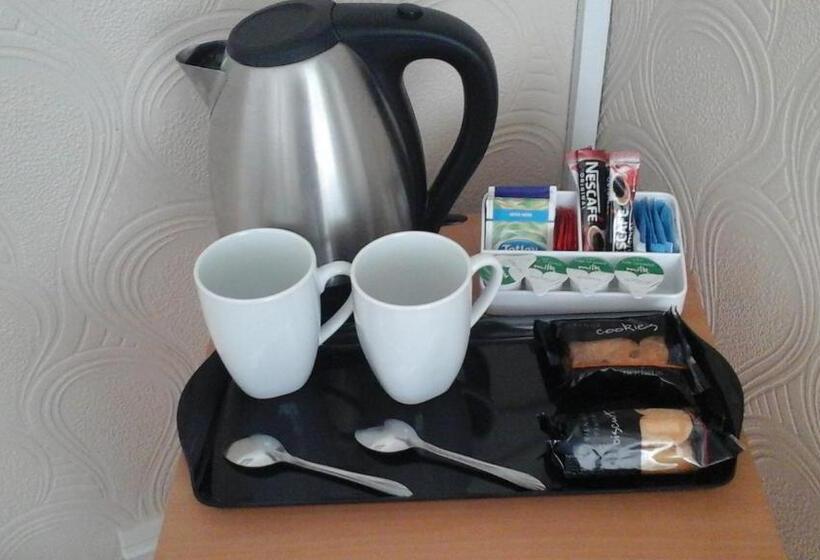 غرفة ديلوكس, The Saxby