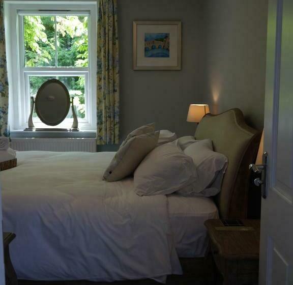 豪华房间, Three Ivy Cross