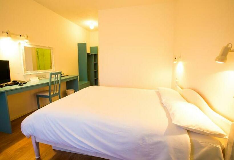 标准间, Gray Manor