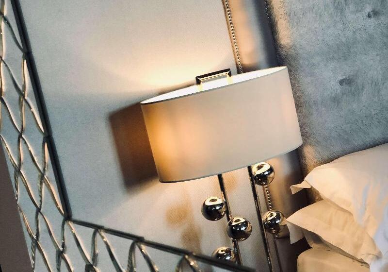 带大床的豪华间, The Eccleston Hotel; Bw Signature Collection