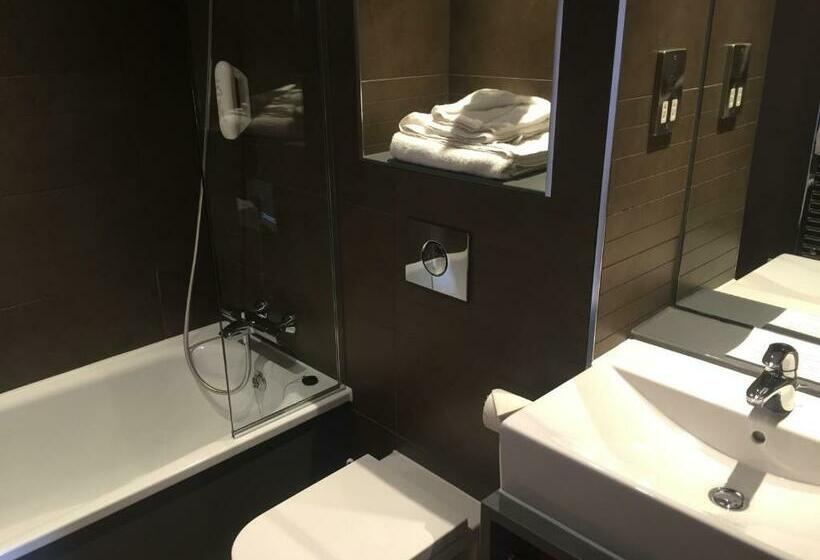 스탠다드 룸, The Last Post Wetherspoon