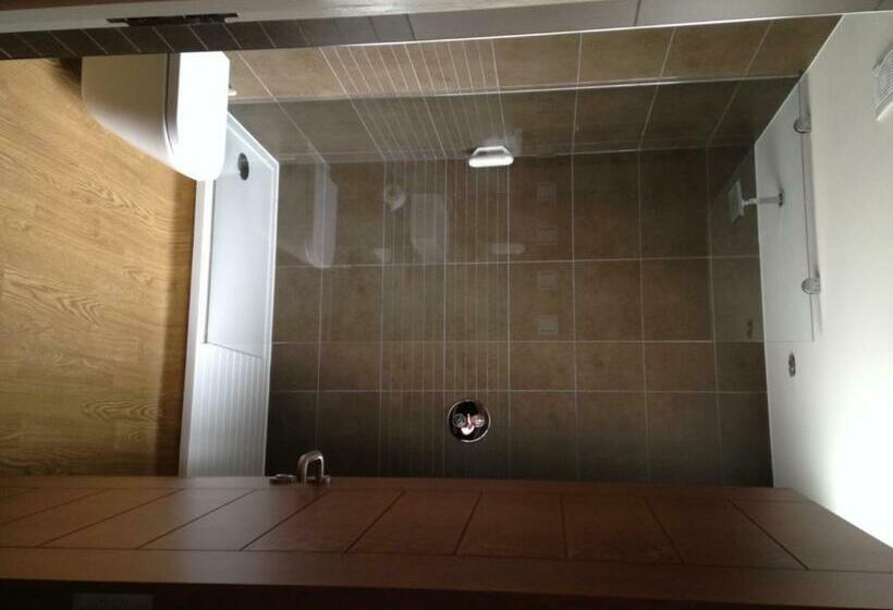 스탠다드 룸, The Last Post Wetherspoon