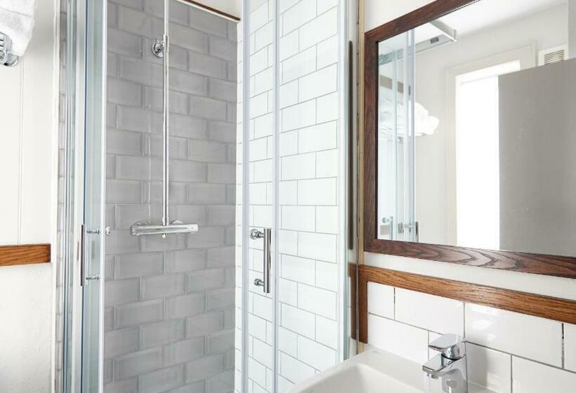 ファミリールーム, The Spyglass & Kettle By Greene King Inns