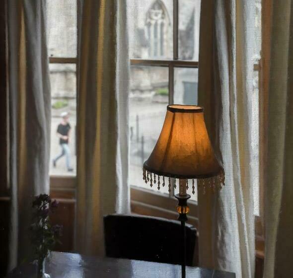 스탠다드 룸, Wheatsheaf