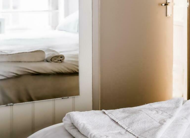 스탠다드 룸, Wheatsheaf