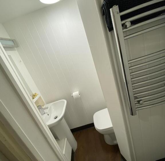 스탠다드 싱글 룸, Wheatsheaf