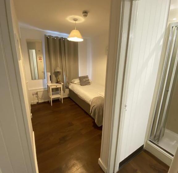 스탠다드 싱글 룸, Wheatsheaf