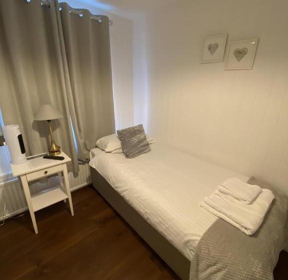 스탠다드 싱글 룸, Wheatsheaf