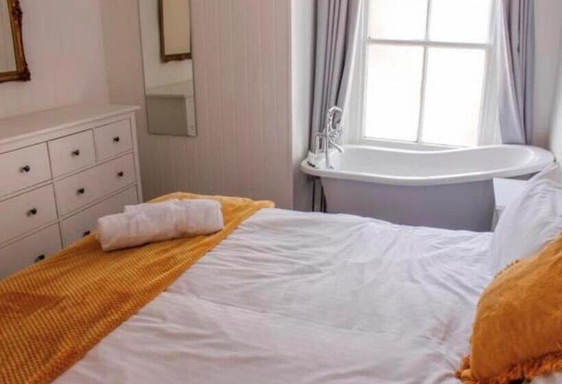 스탠다드 트리플 룸, Wheatsheaf