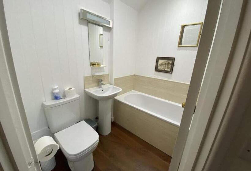 דירת חדר, Wheatsheaf