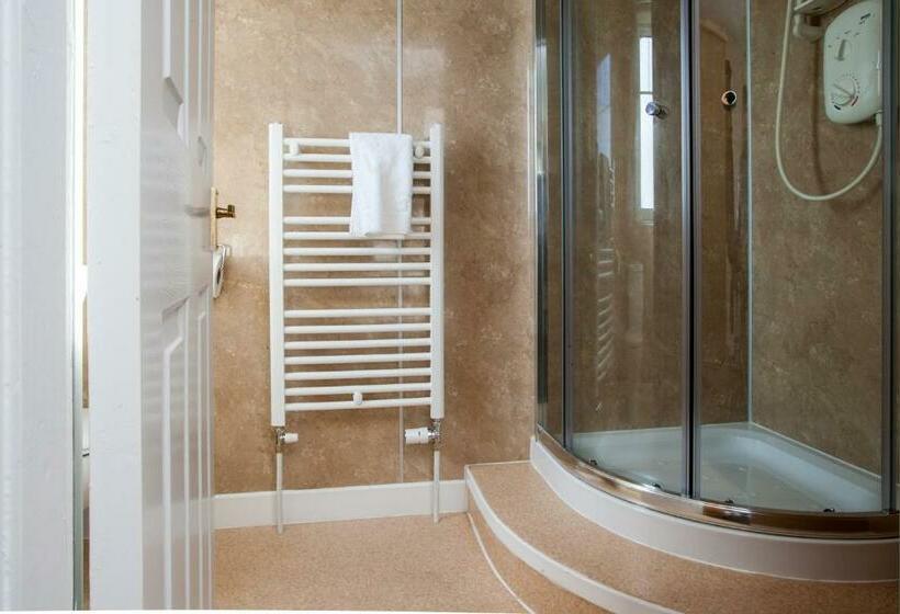 اتاق استاندارد, Tuckers Inn