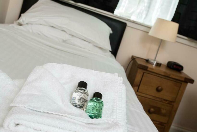 اتاق استاندارد یک نفره, Tuckers Inn