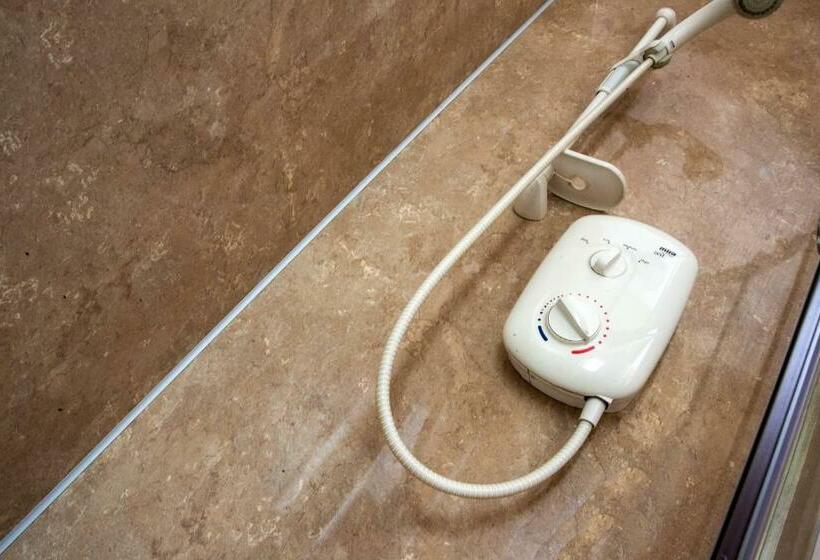 اتاق استاندارد یک نفره, Tuckers Inn