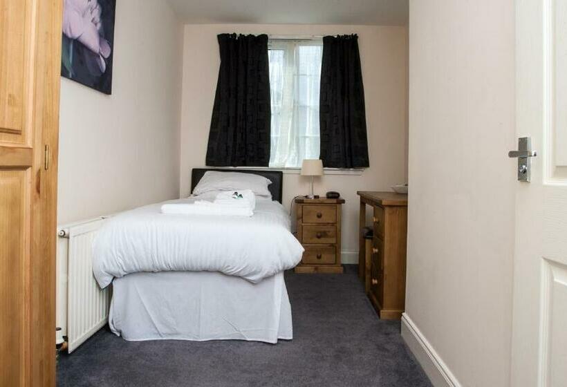 اتاق استاندارد یک نفره, Tuckers Inn