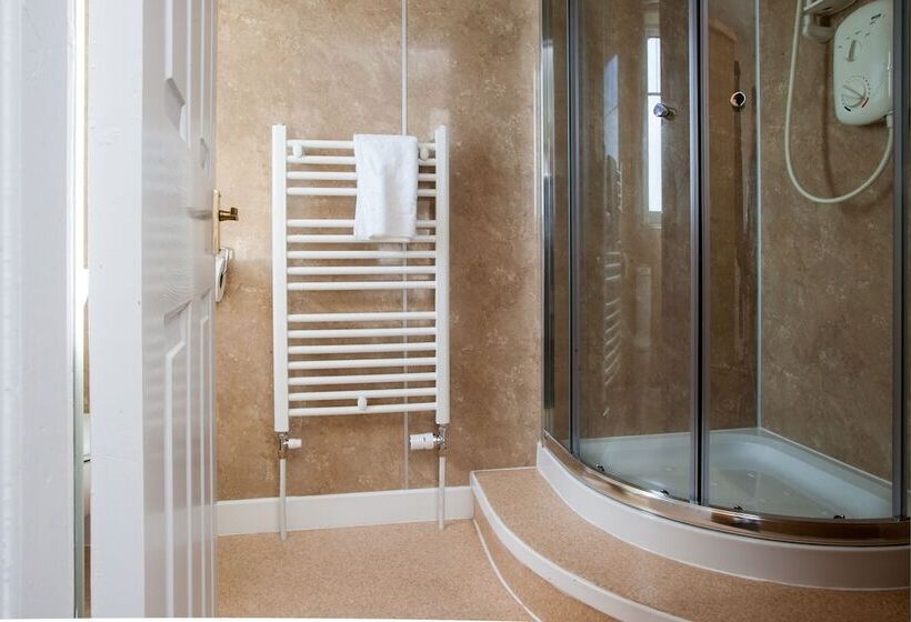 اتاق استاندارد, Tuckers Inn