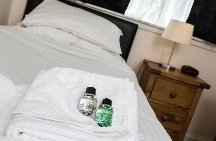 اتاق استاندارد یک نفره, Tuckers Inn