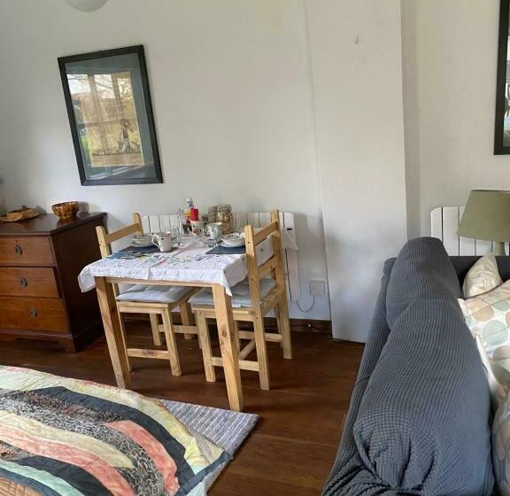 デラックスルーム, Mulleys Cottage