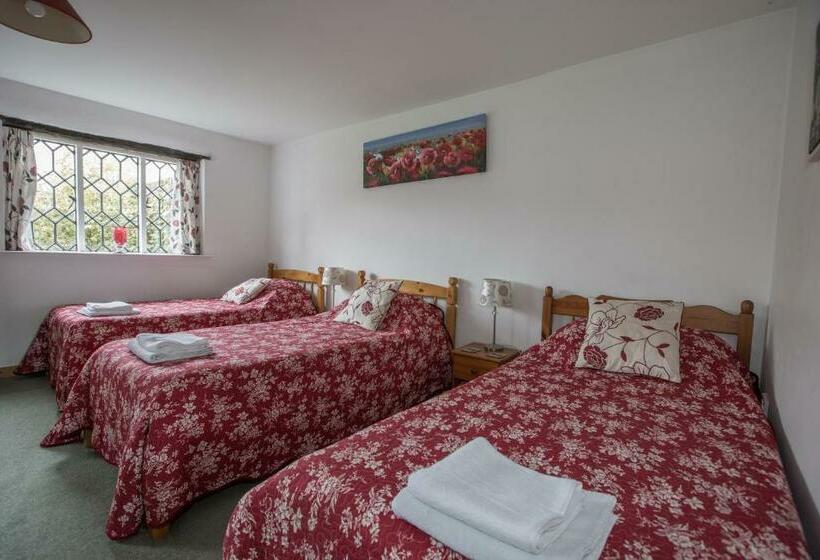 标准三人间, Strawberry Cottage B&b