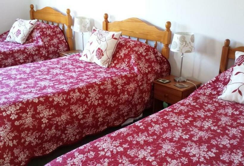 חדר סטנדרט לשלושה, Strawberry Cottage B&b