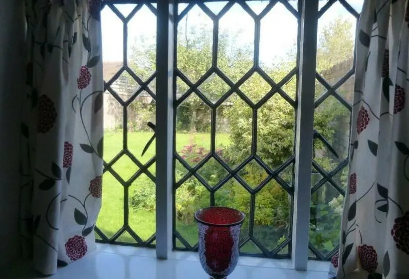Standard Kolmen Hengen Huone, Strawberry Cottage B&b