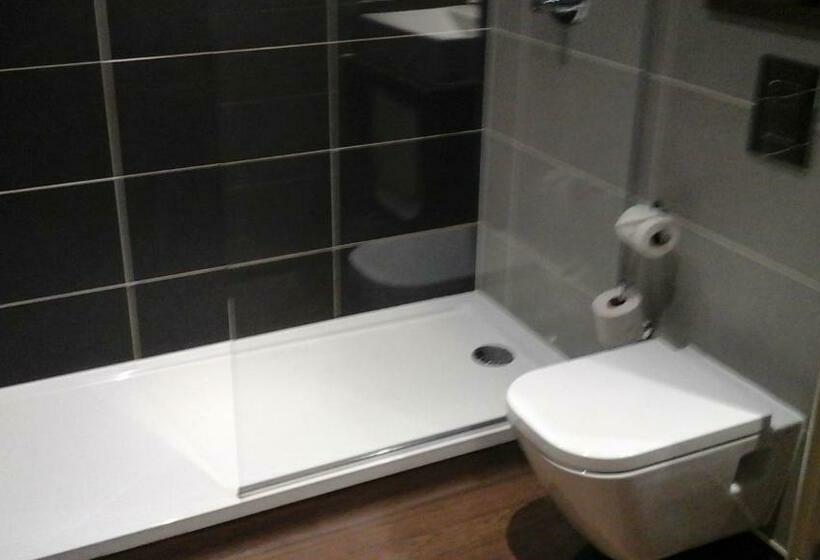 חדר משפחתי, The Portland Hotel Wetherspoon